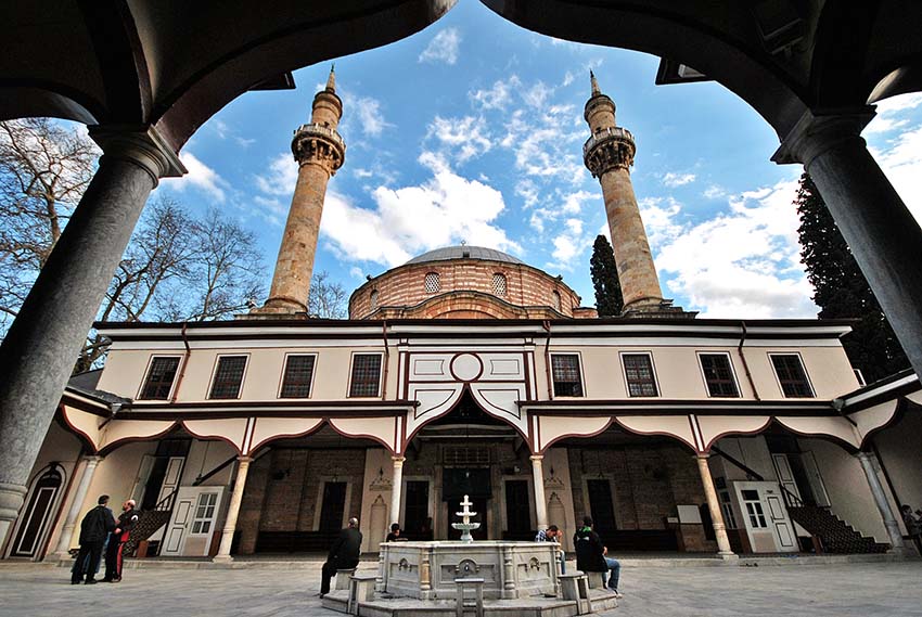 Emir Sultan hazretleri camii türbesi