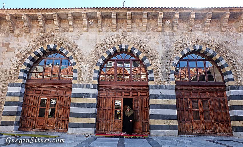 Adana ulu cami avlusu