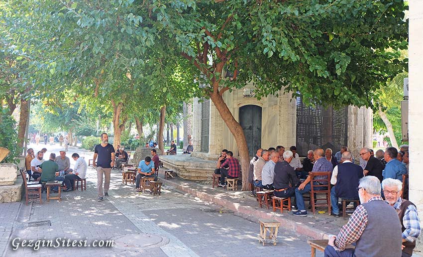 adana ulu camii çay bahçesi