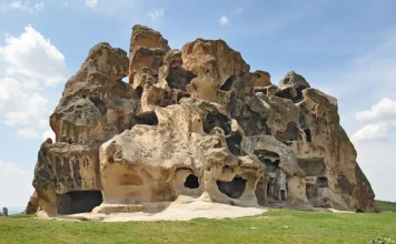 Afyon’un Gizli Kapadokya’sı: İhsaniye Gezilecek Yerler ve Frig Vadisi Rotası İhsaniye Avdalas Kalesi